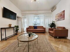 Atena, Capitale, inchiriere apartament 4 camere